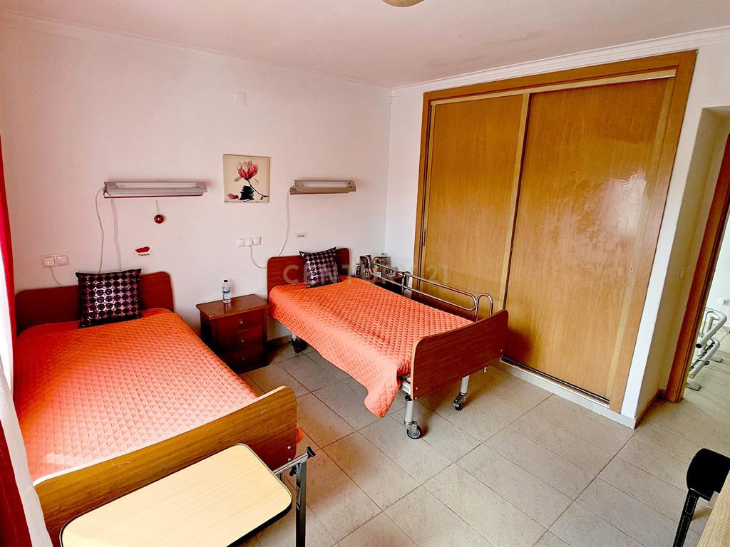 Oportunidade Única! Moradia com Afetação a Serviços, a Funcionar como Lar de Idosos Licenciado em Porto Salvo, Oeiras -  Moradia + Trespasse - Image 4